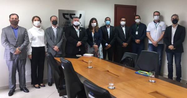 Associação dos Oficiais de Justiça de Rondônia apresenta membros da diretoria ao Corregedor