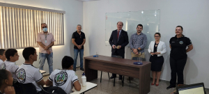 Corregedor-geral da Justiça visita projeto Polícia Militar Mirim em Presidente Médici